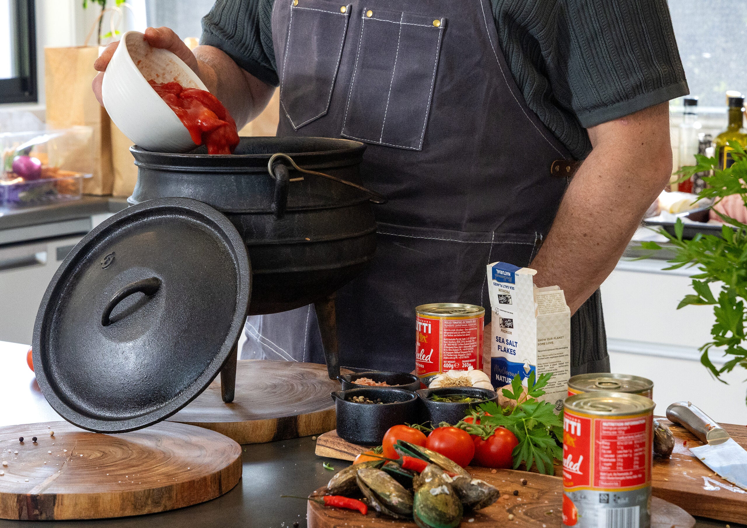 Metro Cast Iron Potjie Pot - 7.8lt